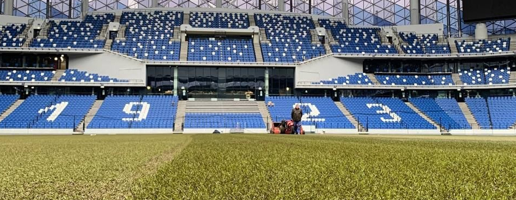 На «ВТБ Арена – Центральный стадион «Динамо» имени Льва Яшина» проходят работы по реновации газона.