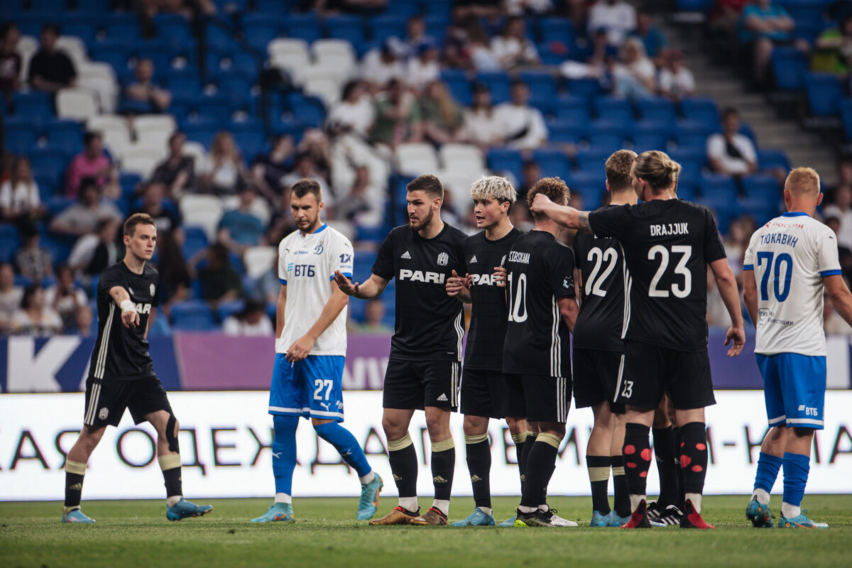 Кубок россии по футболу ска динамо. АМКАЛ Кубок России 2022. Динамо АМКАЛ 5-0. АМКАЛ Зоркий. Футбольная команда АМКАЛ.