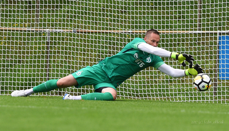 Лучший вратарь в fc 24. Эмилиано мартинес вратарь. Лучший вратарь в fc 24. Вратарь фк зенит 2022. Беленов вратарь уфа.