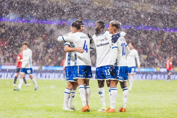 Очередной разгром и юбилейная игра капитана: главные цифры братского дерби